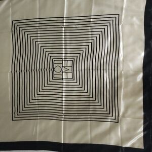 R-696- Women's Scarf Back And Cream Colors NWT